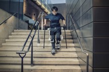 Met de introductie van drie draagbare robots met slimme exoskeletten toont Hyundai dat mobiliteit meer is dan alleen auto´s verkopen.'