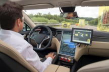 "Geautomatiseerd rijden maakt de wegen veiliger, en kunstmatige intelligentie is hiervoor de sleuteltechnologie. We maken de auto slim", aldus Dr. Volkmar Denner, CEO van Bosch. '