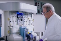 Hematoloog Jan van den Boogaart is samen met de Oostenrijkse biochemicus Oliver Hayden genomineerd voor de European Inventor Award 2017 in de categorie Industrie.'