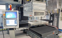 De Multi-Remote-Anlage van Fraunhofer-IWS bewerkt grote oppervlakken met laserstralen en een plasma bij atmosferische druk.'