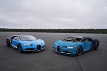 We zeggen het maar: links staat de echte Bugatti Chiron.'