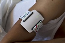 Een hightech armband, ontwikkeld door wetenschappers samenwerkend in het Nederlandse ‘Tele-epilepsie Consortium’, ontdekt 85 procent van alle ernstige nachtelijke epilepsieaanvallen. '