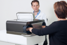 De HandScan brengt de ontstekingsactiviteit in de handen bij patiënten in beeld.'