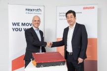 Bosch Rexroth heeft een minderheidsaandeel verworven in e-mobility pionier BRUSA HyPower. Ming Jiang (rechts) van BRUSA HyPower en Thomas Donato van Bosch Rexroth AG gaan voor een nauwe samenwerking.'
