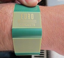 Een prototype van de slimme armband. '