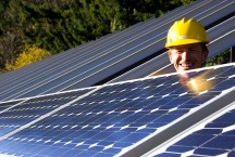 Door de toenemende populariteit van photovoltaïsche systemen in de markt krijgen installateurs steeds vaker te maken met zonnepanelen als onderdeel of als uitbreiding van de elektrische installatie.'