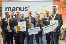 Bij de stand van Igus werden de prijswinnaars van de zevende Manus-award gehuldigd. (Bron: Igus)'