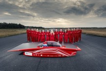 Het Solar Team Twente met de Red One. (foto: Jeremy Wassenaar) '