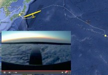 De Solar Impulse vliegt de eerste nacht boven de Stille Oceaan in.'