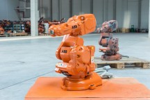 De robots ondergaan het refurbishment proces in een speciaal daarvoor gebouwd Global Operation Center in het Tsjechische Ostrava.'