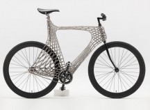 De eerste roestvrijstalen 3D-geprinte fiets, gemaakt door studenten van de TU Delft.'