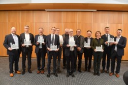 Tijdens de vijfde editie van de Factory of the Future Awards hebben tien Belgische bedrijven de titel Factory of the Future ontvangen uit handen van minister-president Geert Bourgeois. 