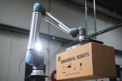 Universal Robots introduceert cobot met geheel nieuw gewrichtsontwerp (video)