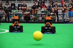 Eindhovense voetbalrobots en zorgrobot prolongeren wereldtitel