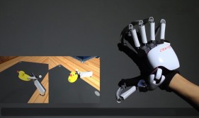 Virtual Reality-objecten aanraken met Dexmo (video)